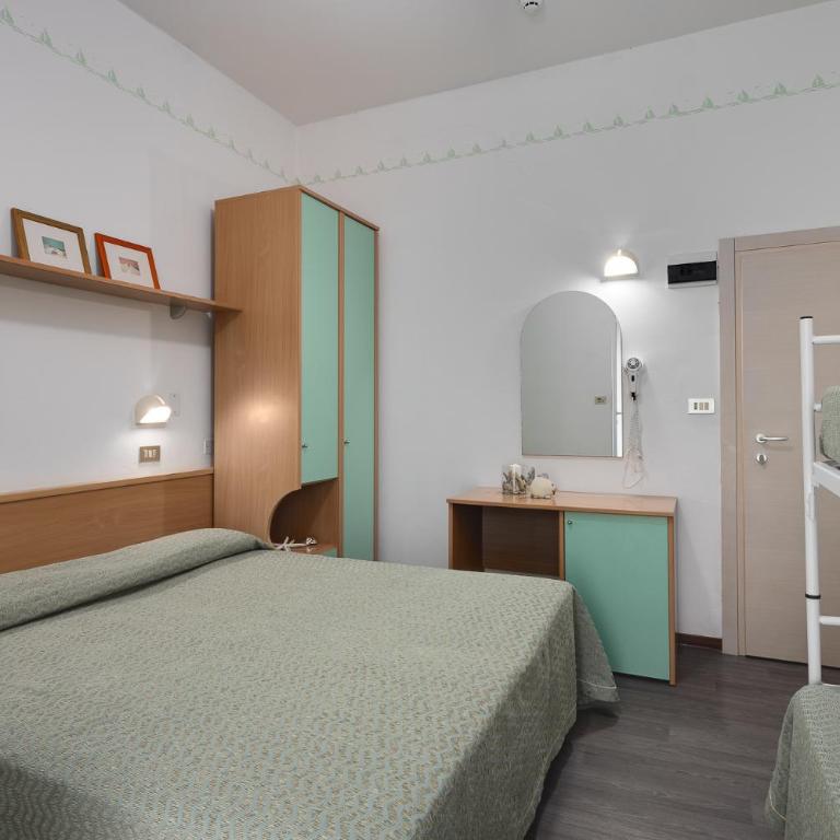 Hotel Gaia - Vierbettzimmer mit Meerblick - 3
