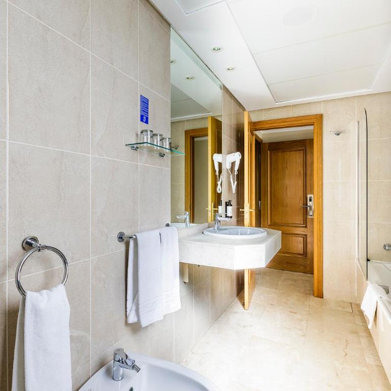 Hotel Torremar - Mares - Habitación Triple (2 adultos + 1 niño) - 5
