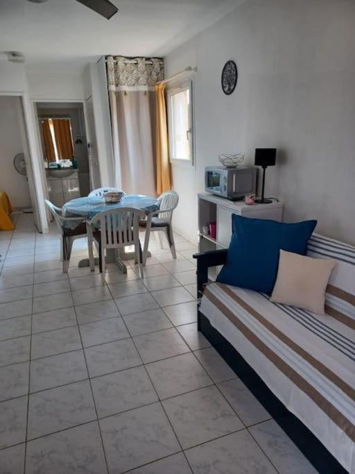 AGENCE JF IMMO-T2 climatisé front de mer avec terrasse piscine collective parking- V0742 - Appartement 1 Chambre - 13