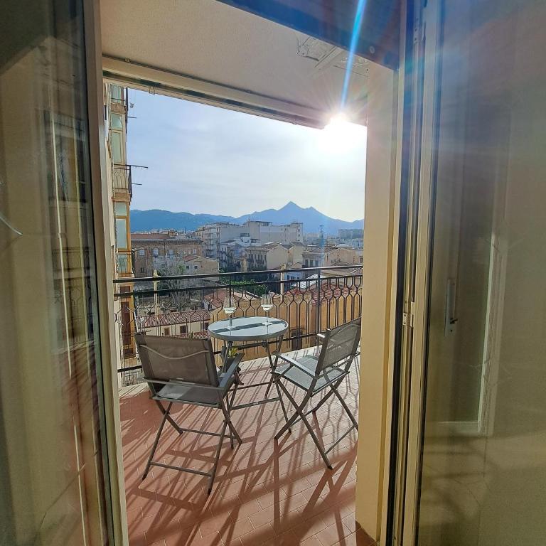 Skyline Palermo - One-Bedroom Apartment with Balcony and Mountain View - 3
