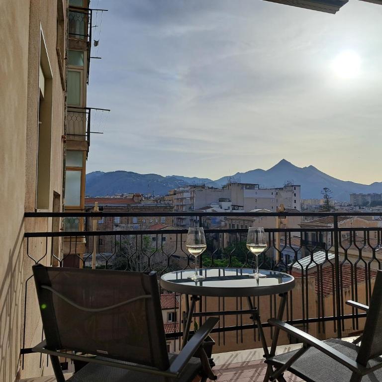 Skyline Palermo - One-Bedroom Apartment with Balcony and Mountain View - 9