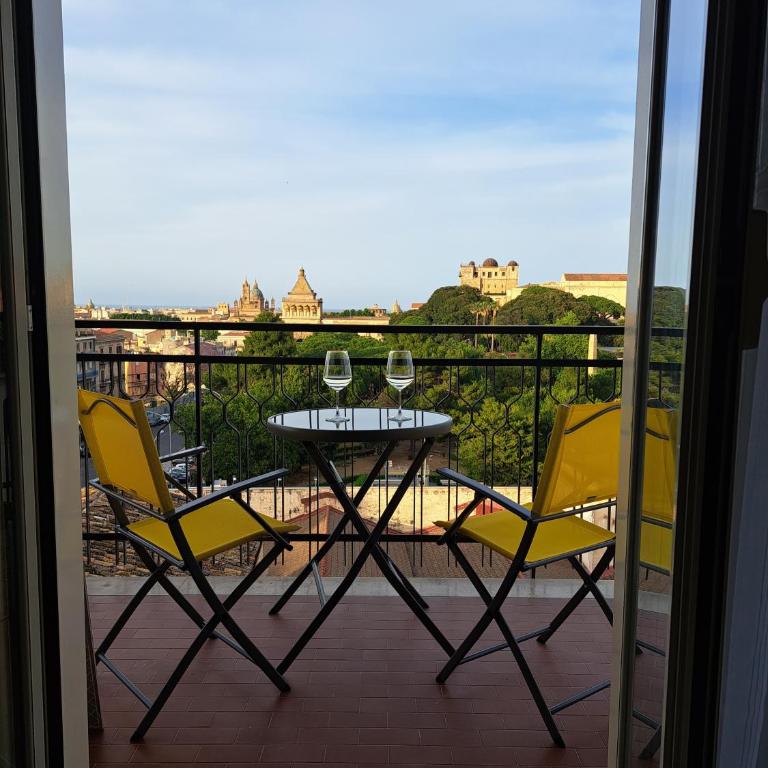 Skyline Palermo - Double Room with Balcony - 1