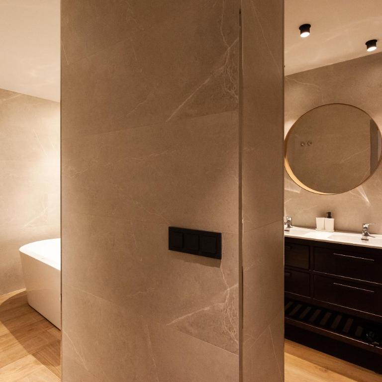 Welldone Sierpes Boutique - Suite con bañera de hidromasaje - Cama extragrande - 1