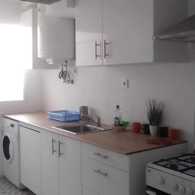 Nice Spacious Flat in the Center - Three-Bedroom Apartment - 24