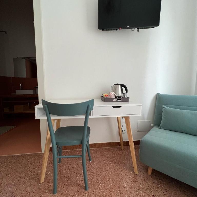 Civico 99 - Camera Familiare con Balcone - 11