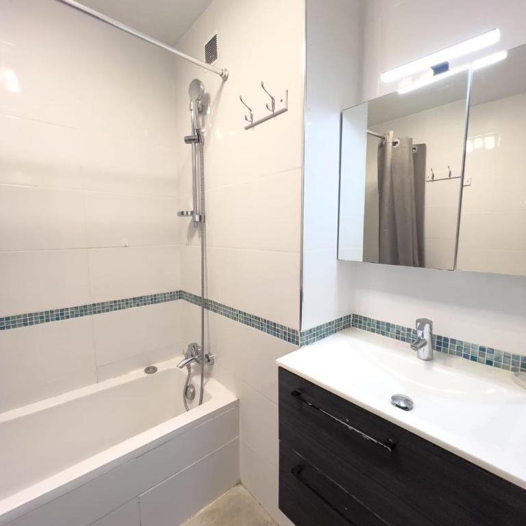 LA ROSERAIE for 6 By Sunset Riviera Holidays - Apartamento - 11