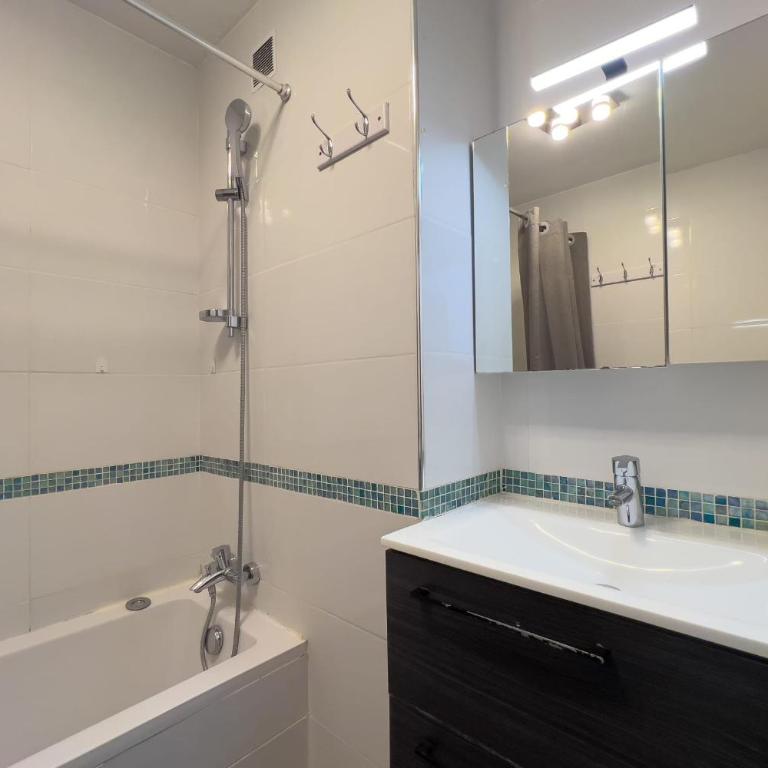 LA ROSERAIE for 6 By Sunset Riviera Holidays - Apartamento - 52