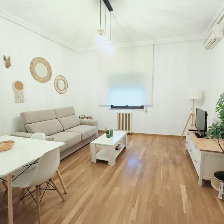 Alojamiento Pl del Ángel junto Pl Mayor con aire - Two-Bedroom Apartment - 1