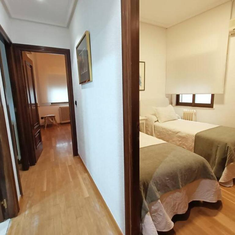 Alojamiento Pl del Ángel junto Pl Mayor con aire - Two-Bedroom Apartment - 8
