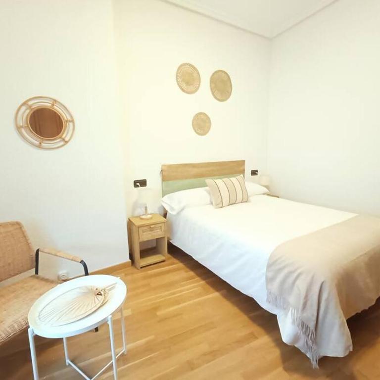 Alojamiento Pl del Ángel junto Pl Mayor con aire - Two-Bedroom Apartment - 13