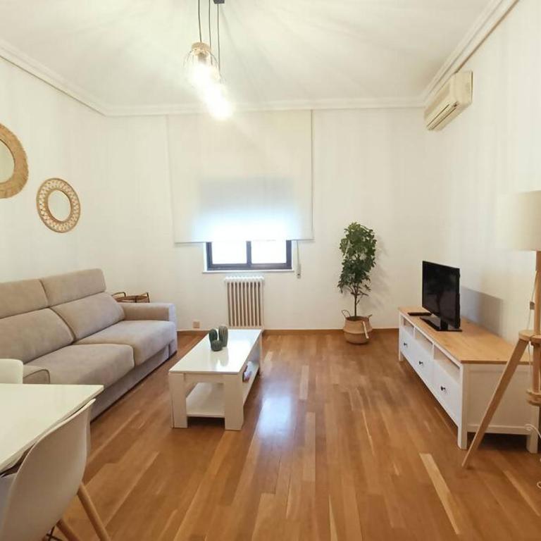 Alojamiento Pl del Ángel junto Pl Mayor con aire - Two-Bedroom Apartment - 14
