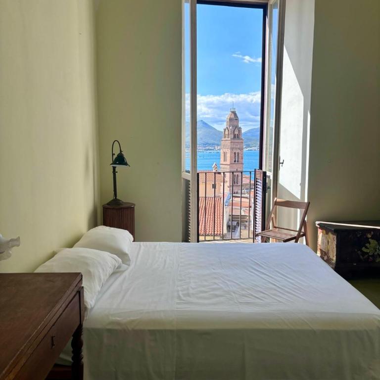 Finestra Blu - Two-Bedroom Apartment - 8