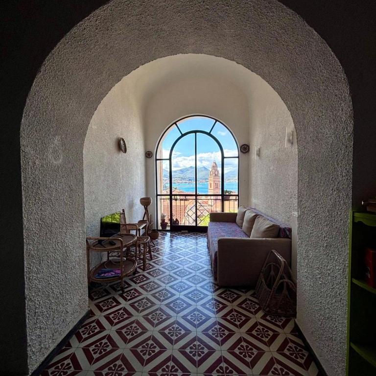 Finestra Blu - Two-Bedroom Apartment - 11
