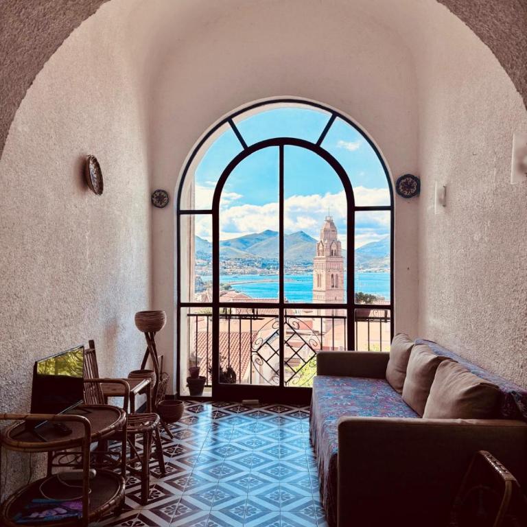 Finestra Blu - Two-Bedroom Apartment - 12