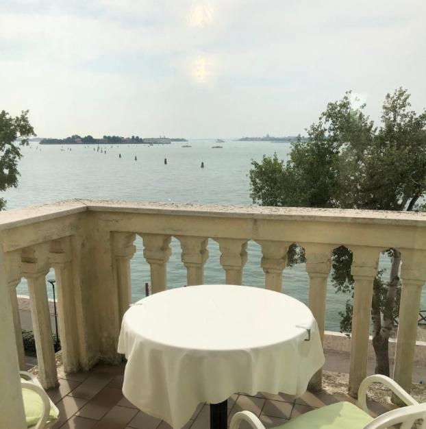 Hotel Russo Palace - Camera Matrimoniale con Balcone e Vista Laguna - 15