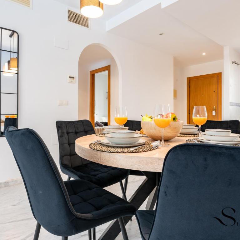 Elegant 2 Bed 2 Bath Apartment, Pool, Views, Parking - Two-Bedroom Apartment with Terrace and Sea View - 2