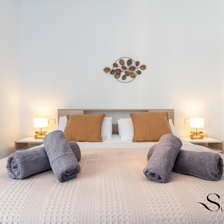 Elegant 2 Bed 2 Bath Apartment, Pool, Views, Parking - Two-Bedroom Apartment with Terrace and Sea View - 4