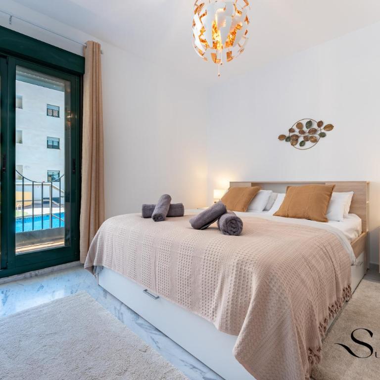 Elegant 2 Bed 2 Bath Apartment, Pool, Views, Parking - Two-Bedroom Apartment with Terrace and Sea View - 22