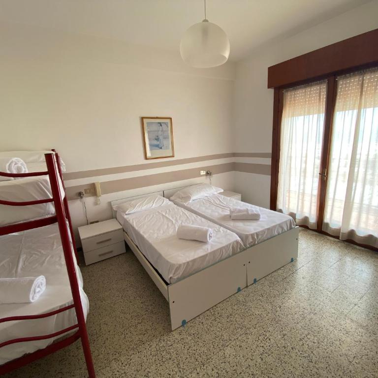 Hotel Villa Garda - Camera Familiare con Terrazza - 5