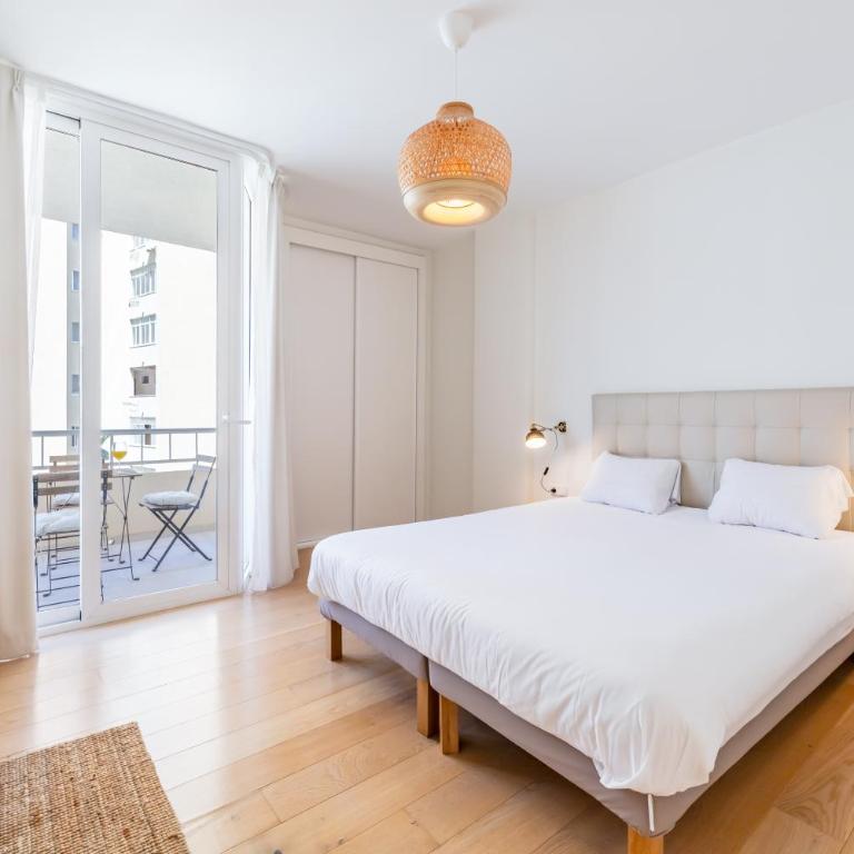 Stylish 2BD Apt in the Centre 10 minutes away from the Beach - Two-Bedroom Apartment - 4