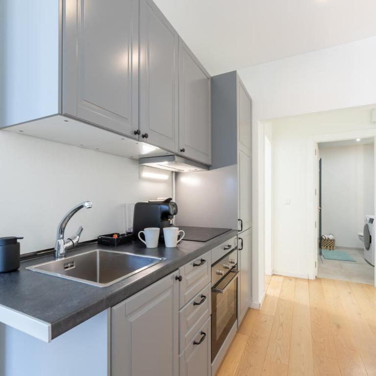 Stylish 2BD Apt in the Centre 10 minutes away from the Beach - Two-Bedroom Apartment - 3