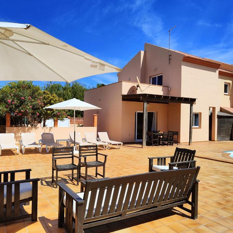 CASA MARTA duplex con piscina privada en Corralejo - Three-Bedroom Villa - 79