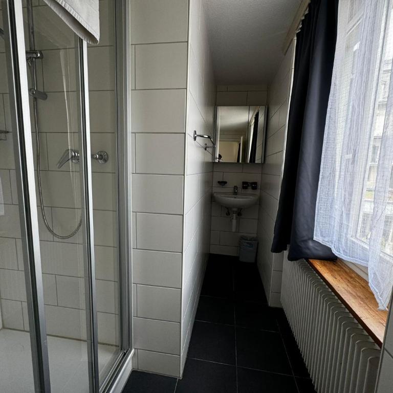 Swiss Holidays-City Apartments Interlaken - Double or Twin Room with Shared Bathroom - 4
