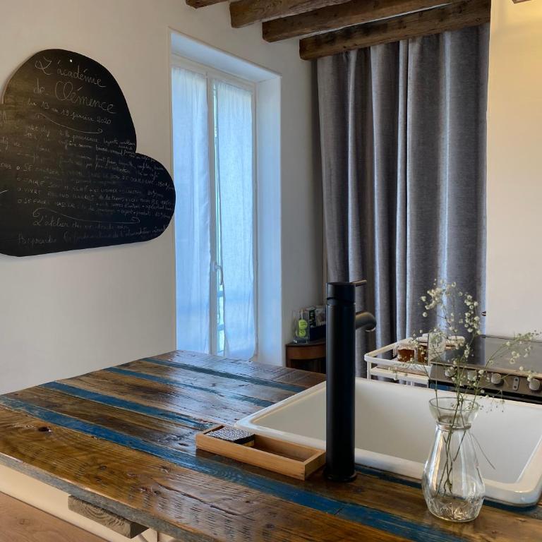 L'académie de Clémence, Guest House Paris-Roland-Garros - Appartement - Vue sur Jardin - 2