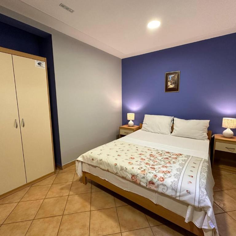 Villa la Riva - Studio Apartment with King Bed - 2