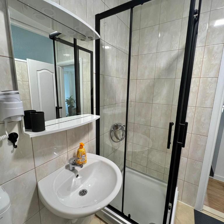 Amora Apartments - FREE parking - Deluxe One-Bedroom Apartment - 14