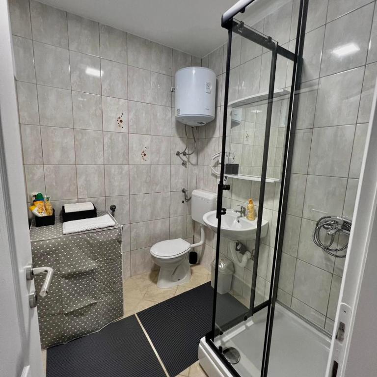 Amora Apartments - FREE parking - Deluxe One-Bedroom Apartment - 13