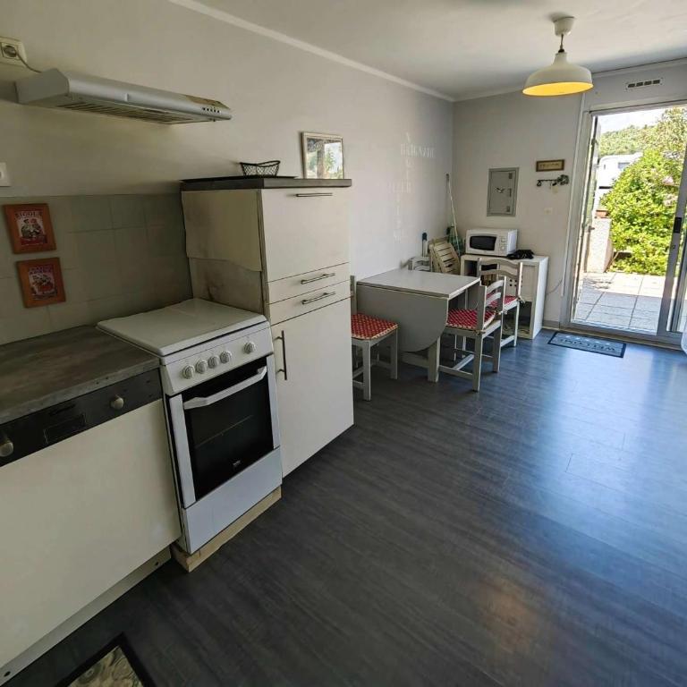 Charmant T3 rénové pour 6, front de mer avec parking privatif - FR-1-607-74 - Appartement (6 Adultes) - 7