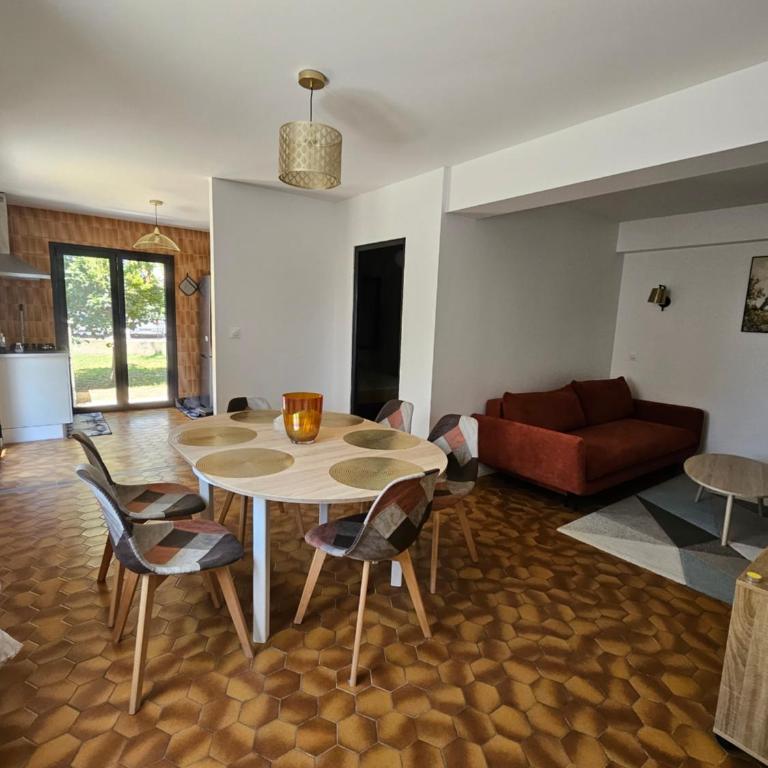 Appartement F3 meublé et équipé - Apartment mit 2 Schlafzimmern - 1