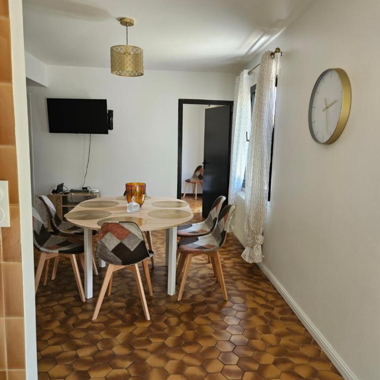 Appartement F3 meublé et équipé - Apartment mit 2 Schlafzimmern - 2