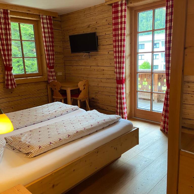 Landgasthof Kirchenwirt - Vierbettzimmer mit Balkon - 4
