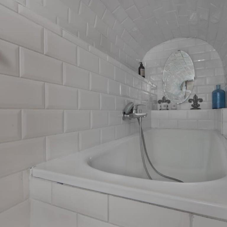 Classy Bourgeois - Chic 2 Bedroom Apt in Le Marais - Apartment - 14