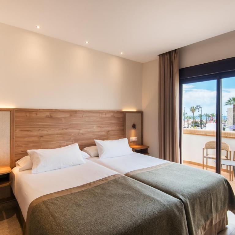 Hotel Tarik - Habitación Doble con vistas laterales al mar - 1 o 2 camas - 2