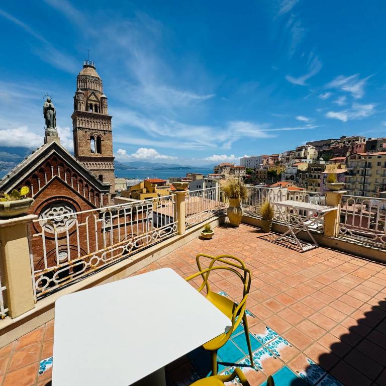 La Gaetana - UN LETTO IDEALE - Deluxe Double Room with Sea View - 1