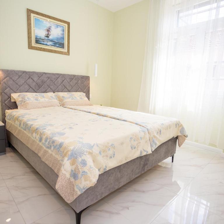 Apartment Kjara - One-Bedroom Apartment - 13