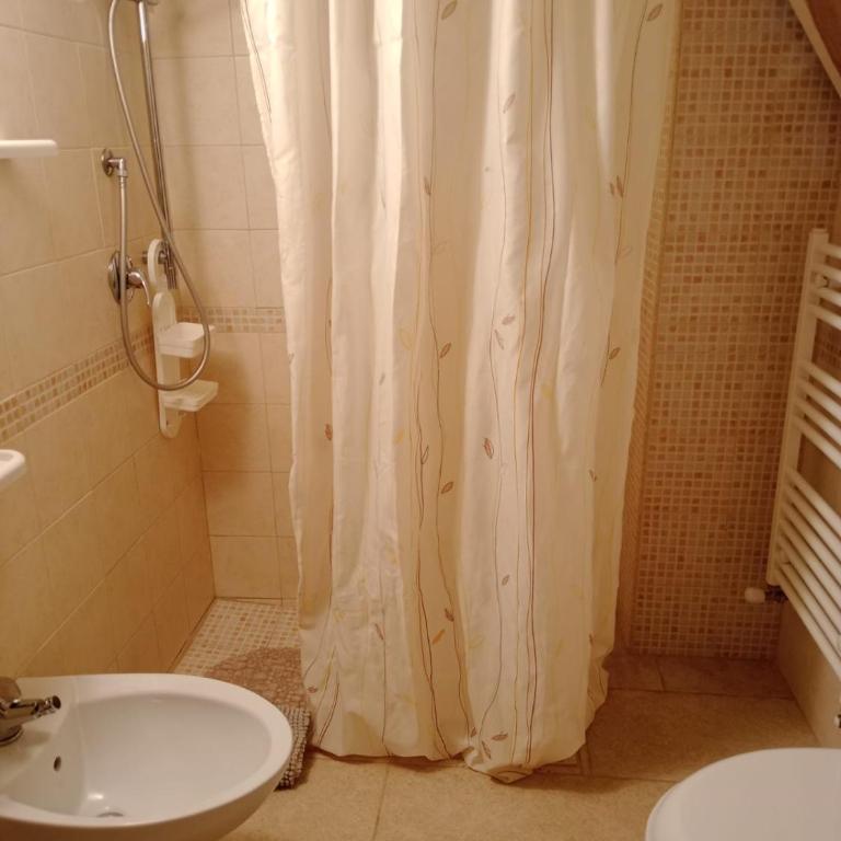 Gelso Bianco - Camera Familiare con Bagno Privato - 9