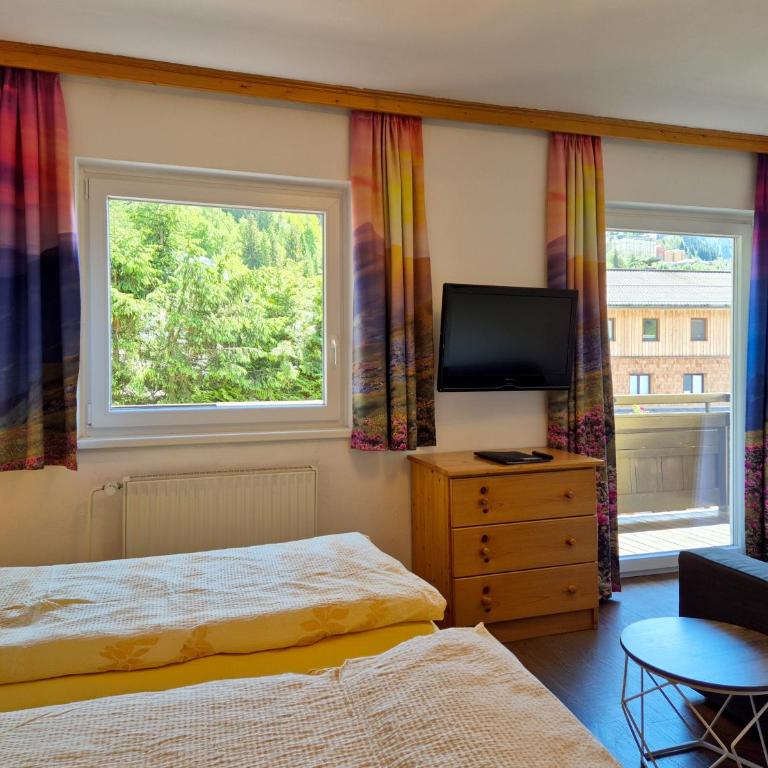 Alpenpension Gastein - Doppelzimmer mit Balkon - 2