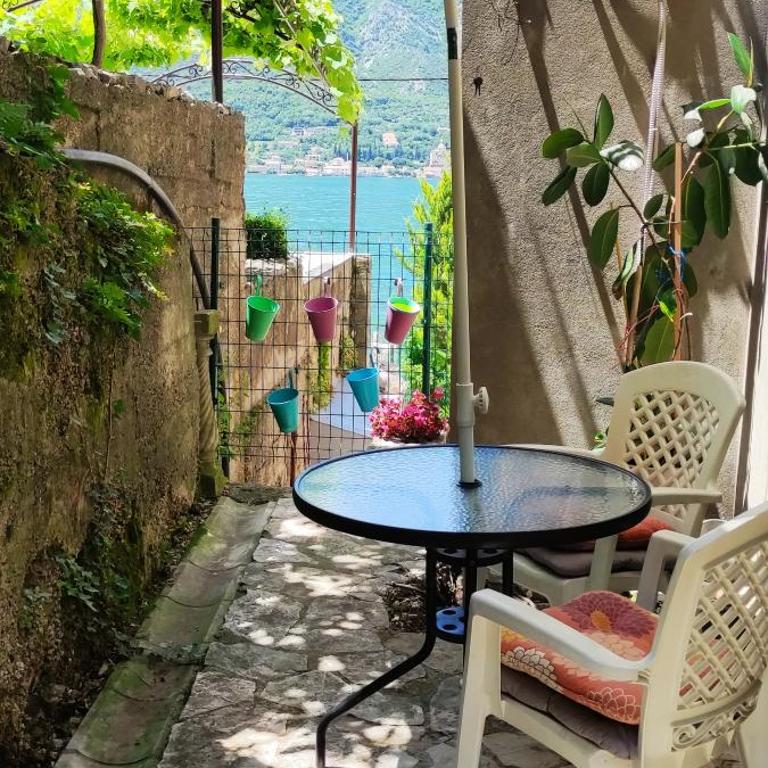 Kadena Apartments - Deluxe Double Room - 10