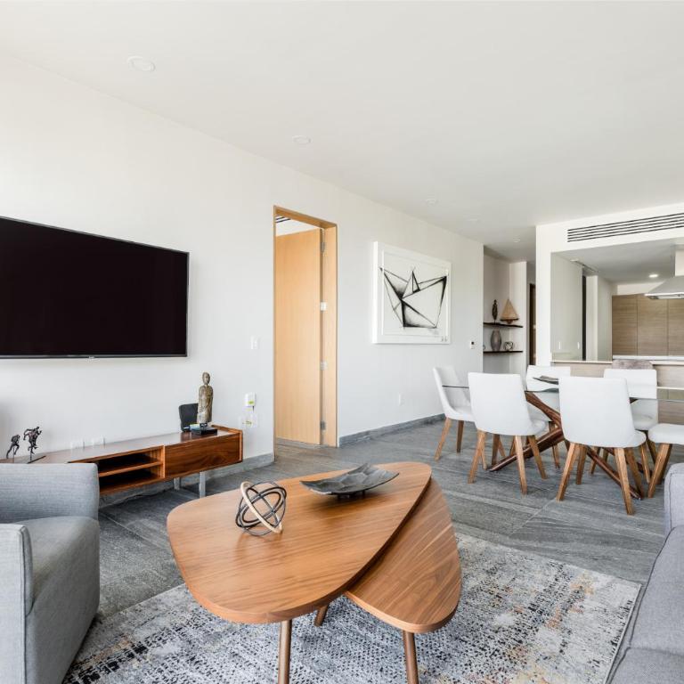 Luxury Condo of 4 Bedrooms - 1 - 3