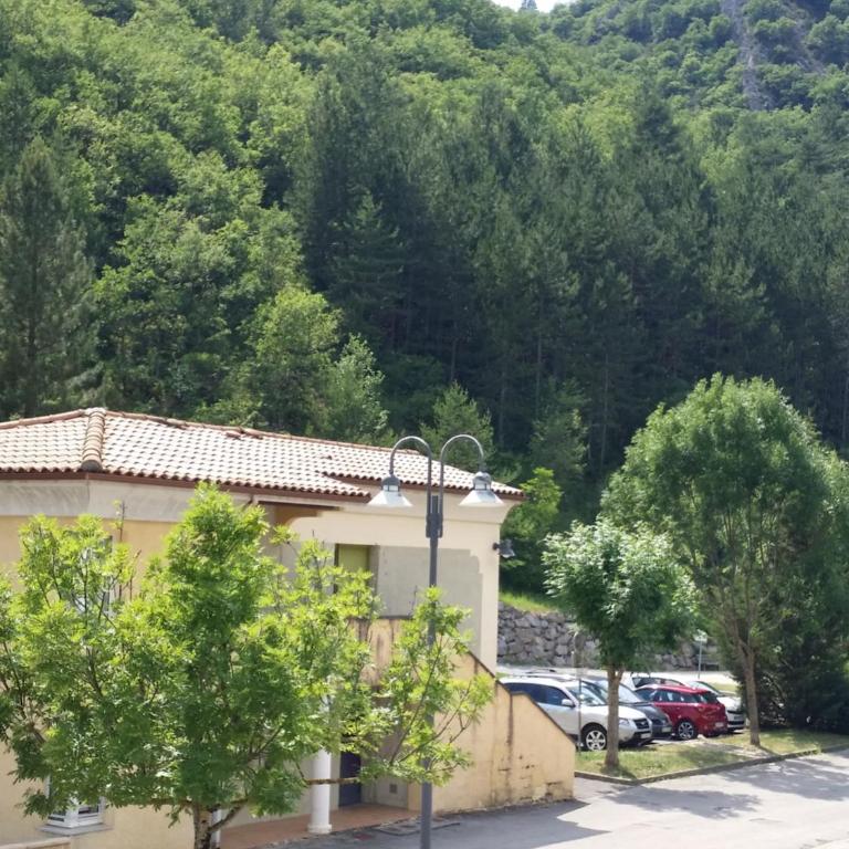 Joli T2 climatisé 70 dans un écrin de verdure 04000 - Maison 1 Chambre - 10