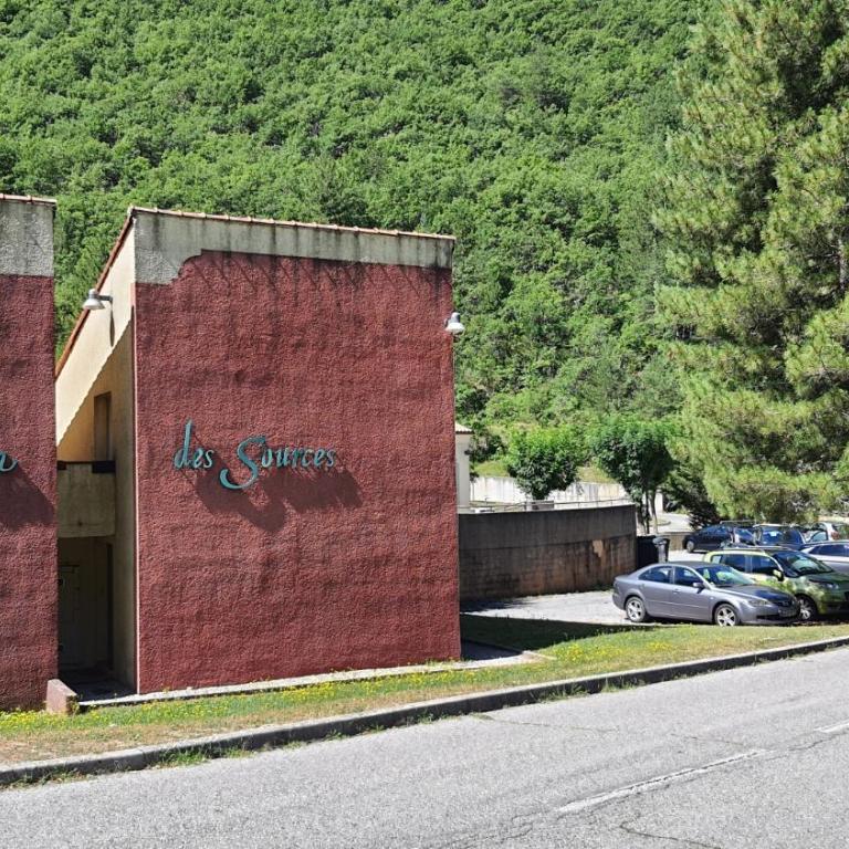 Joli T2 climatisé 70 dans un écrin de verdure 04000 - Maison 1 Chambre - 12