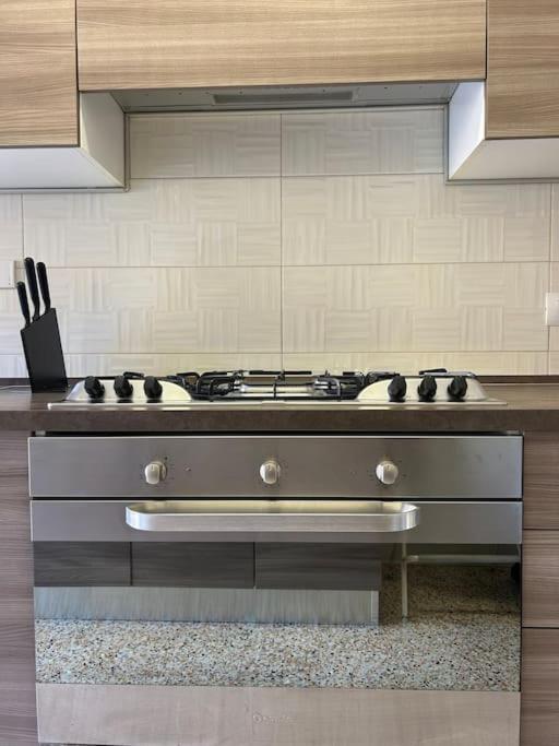 Prella House Roma 50 mt da Metro B Jonio - Appartement 3 Chambres - 26