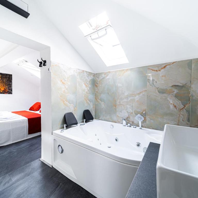 VOLCANO'S SUITE - ETNA - Private Room with Jacuzzi in Catania Center - Apartment - 1