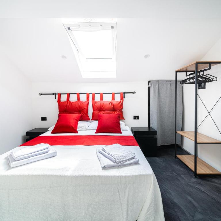 VOLCANO'S SUITE - ETNA - Private Room with Jacuzzi in Catania Center - Apartment - 5