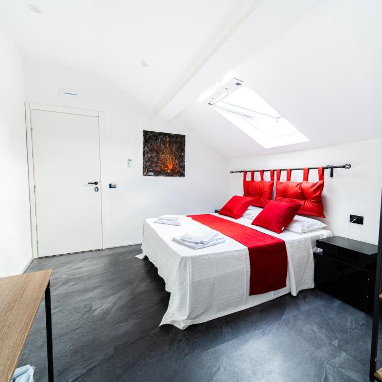 VOLCANO'S SUITE - ETNA - Private Room with Jacuzzi in Catania Center - Apartment - 6