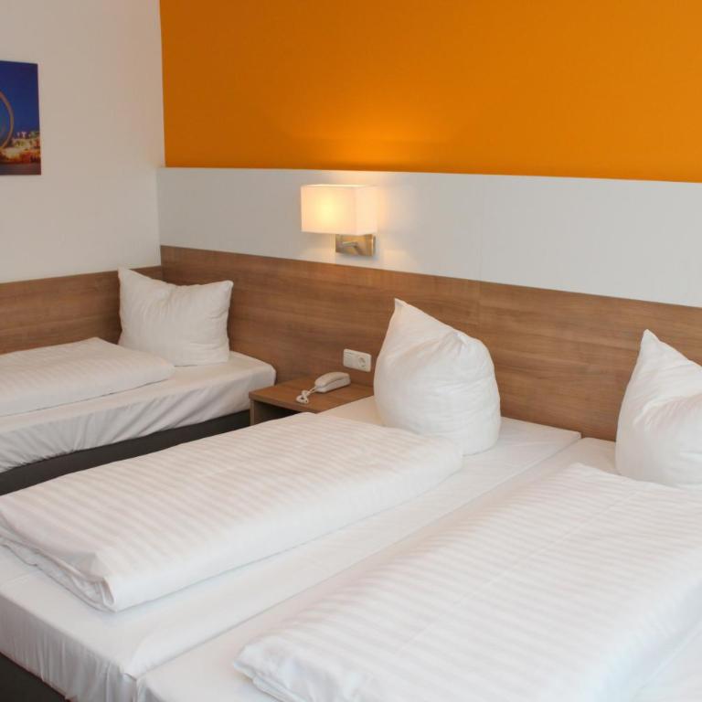 Hotel S16 - Comfort Dreibettzimmer - 9